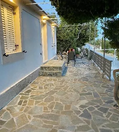 Dina's House 2 Vakantiehuis *